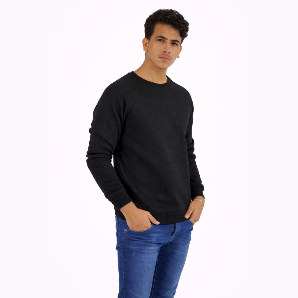 سويتشر سادة باللون الأسودرللجنسين 